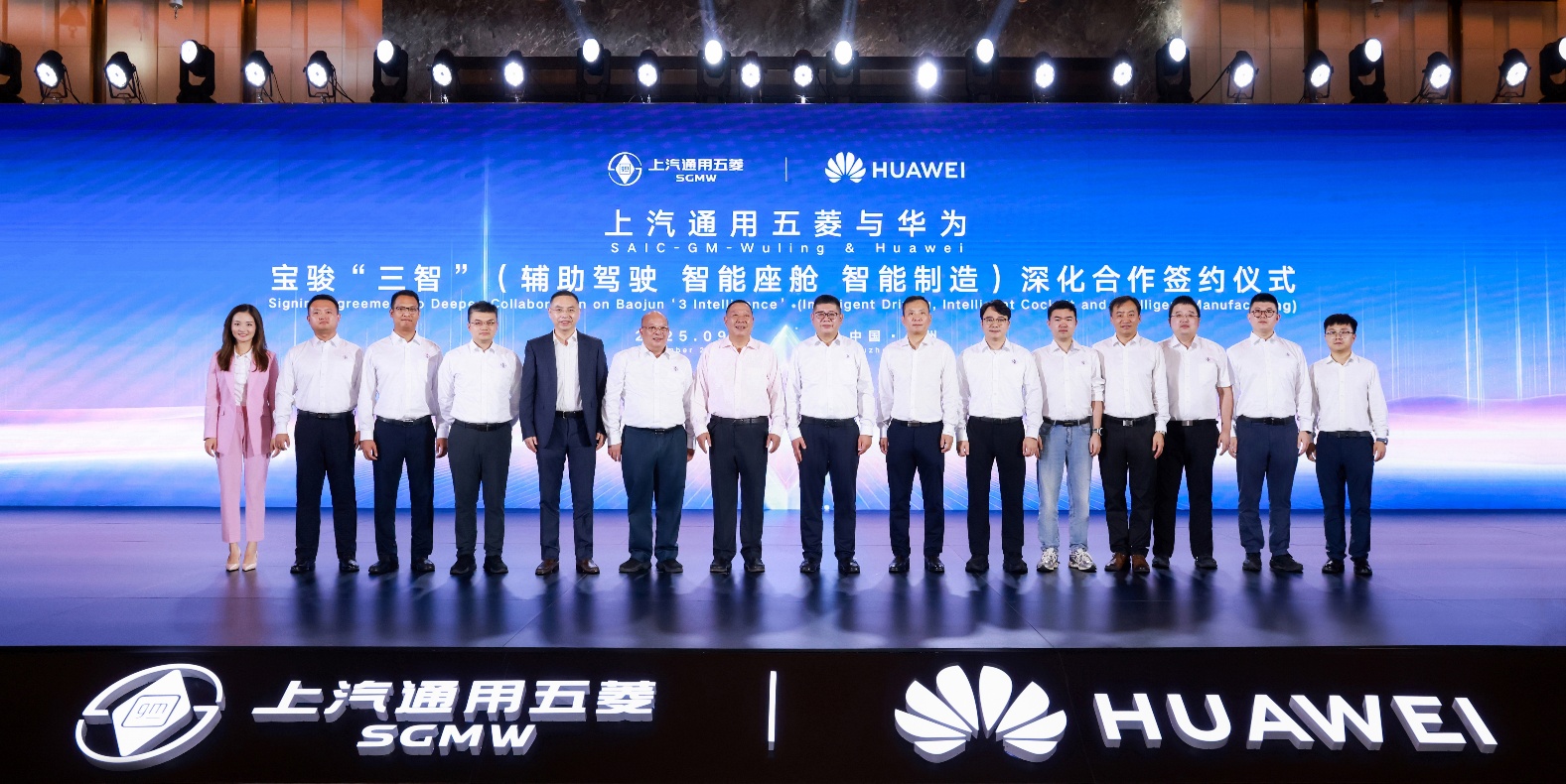 一群人站在一起

AI 生成的内容可能不正确。