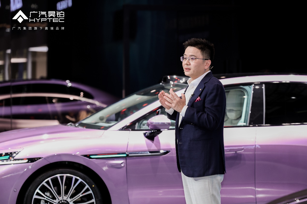 人站在汽车旁

AI 生成的内容可能不正确。