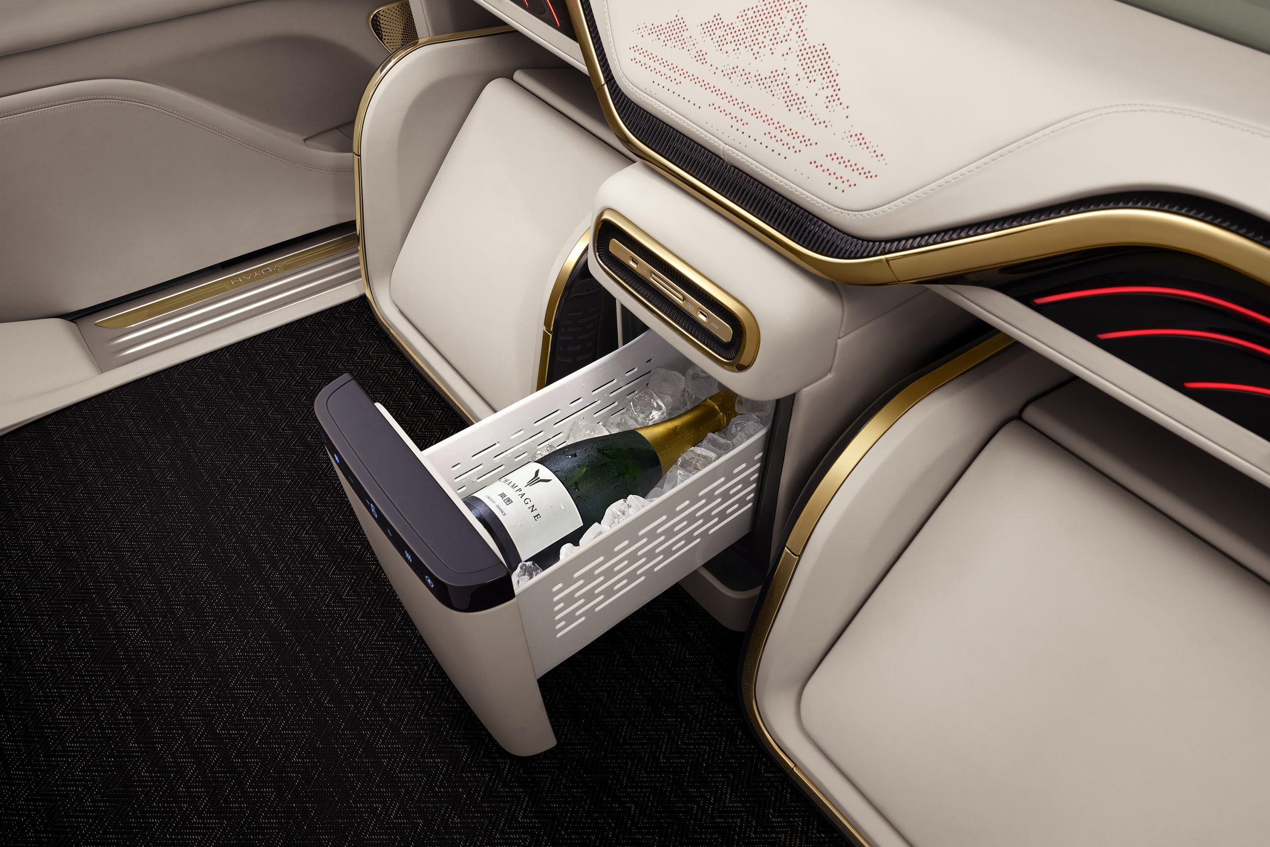 岚图梦想家四座前排冰箱+RGB+小