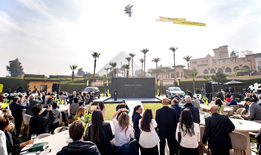 1.pyramidswitnessthesmart1amp3launchwithaflyby